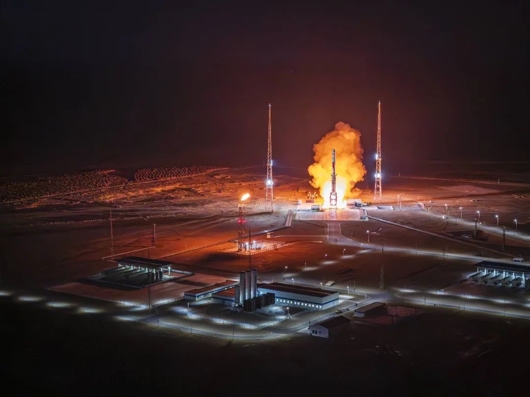 星空娱乐评估祝贺蓝箭航天朱雀二号遥三火箭发射取得圆满乐成